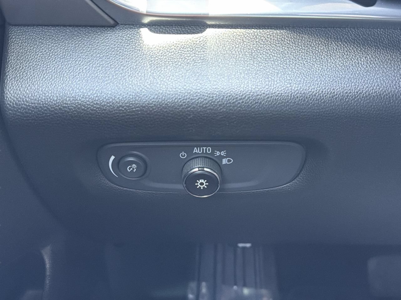Used 2020 Chevrolet Traverse LS AWD/4WD image 23