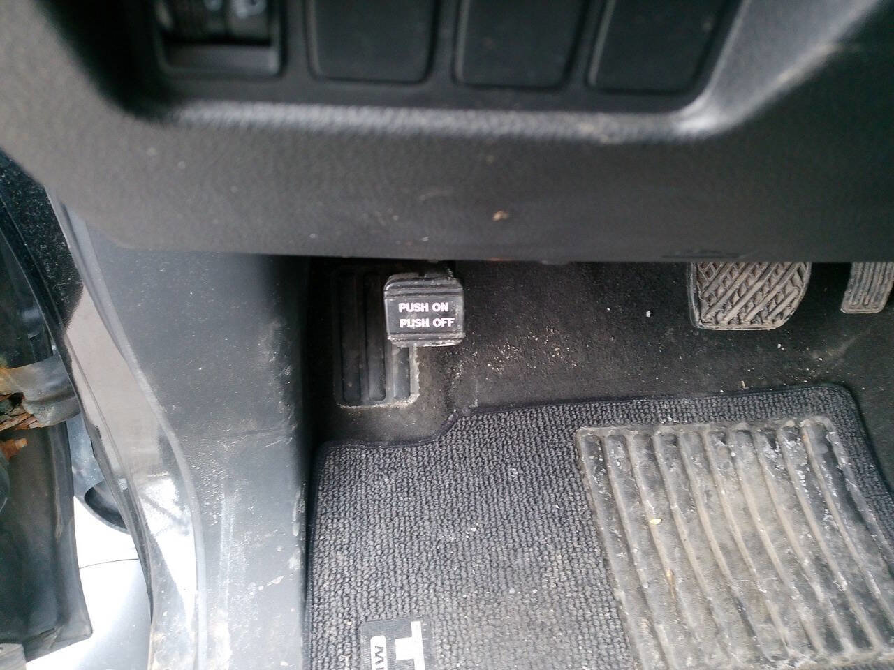 Used 2018 Nissan Titan SL w/ Midnight Edition image 38