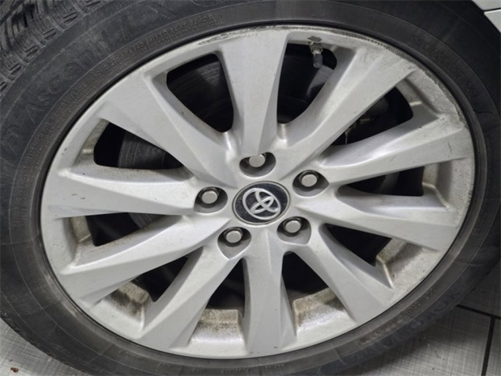 Used 2019 Toyota Camry LE image 6