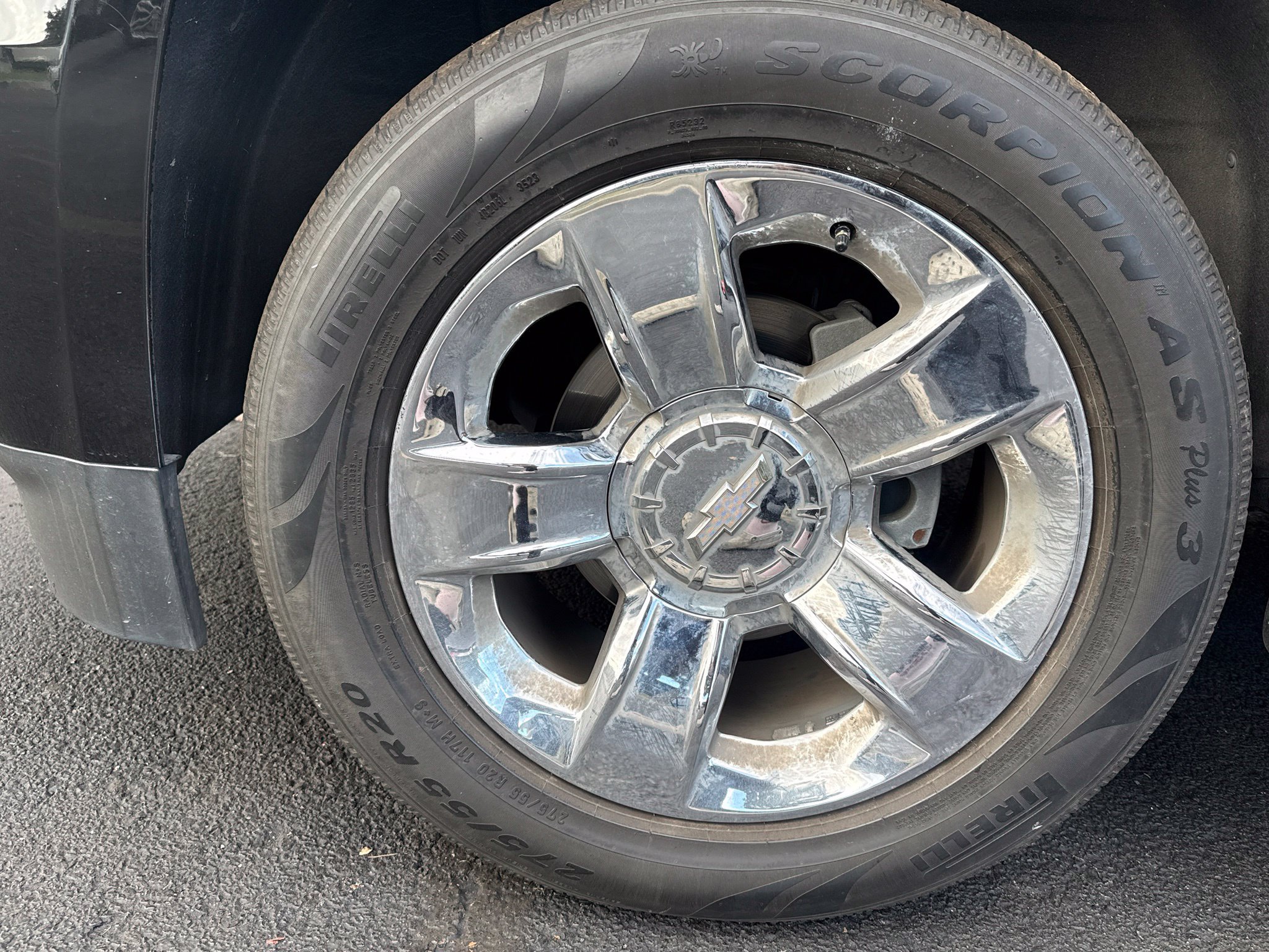 Used 2019 Chevrolet Tahoe LT w/ LT Signature Package AWD/4WD image 9