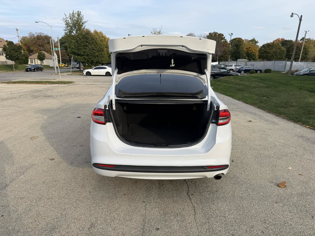 Used 2018 Ford Fusion SE w/ Fusion SE Technology Package FWD image 8