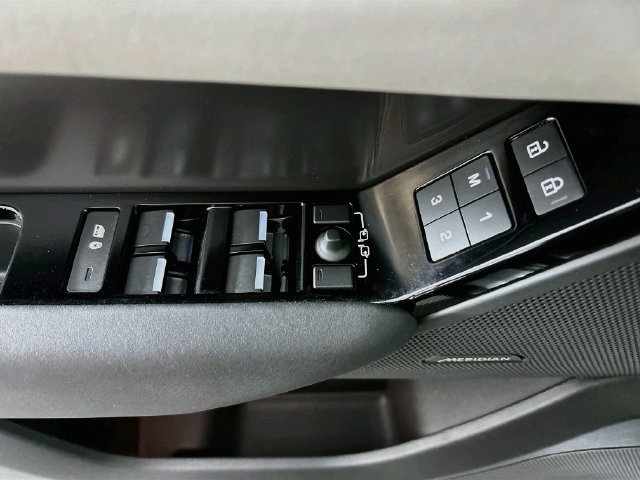 Used 2024 Land Rover Range Rover Velar Dynamic SE AWD/4WD image 20