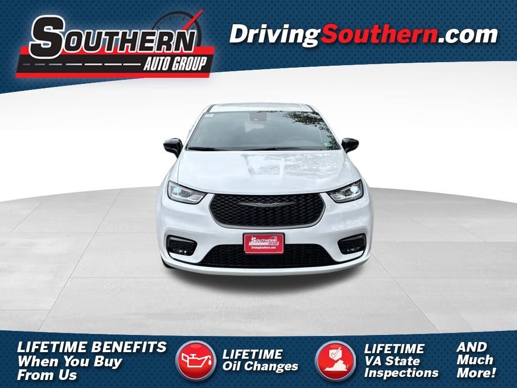 New 2026 Chrysler Pacifica Select