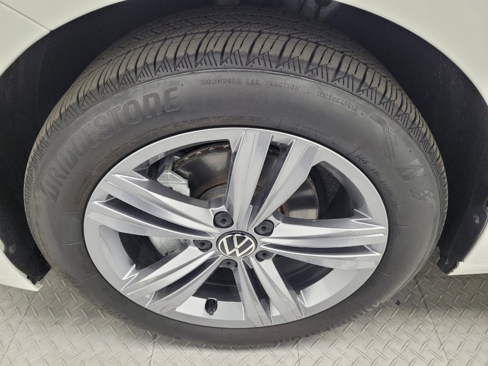 Used 2024 Volkswagen Jetta SE w/ Panoramic Sunroof Package image 31