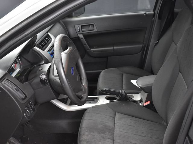 Used 2010 Ford Focus SE FWD image 9
