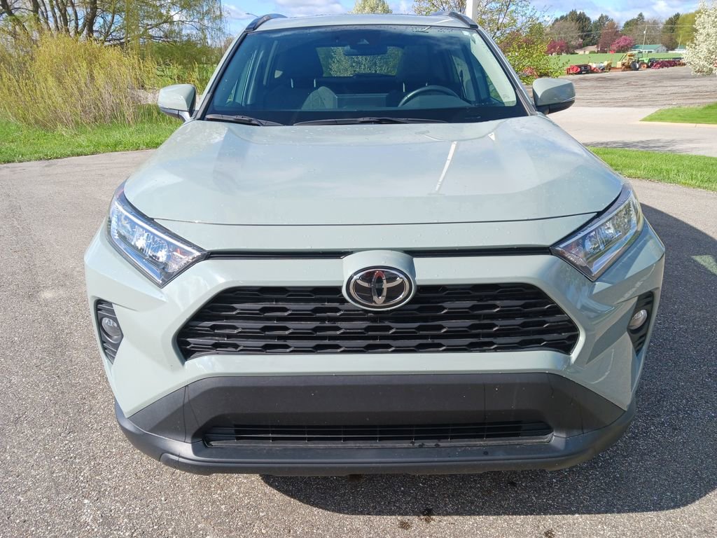 Used 2020 Toyota RAV4 XLE w/ Convenience Package AWD/4WD image 3