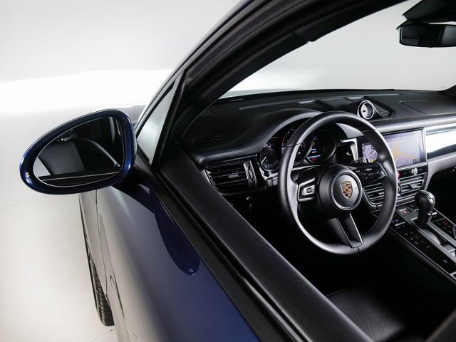 Certified 2026 Porsche Macan AWD/4WD image 27