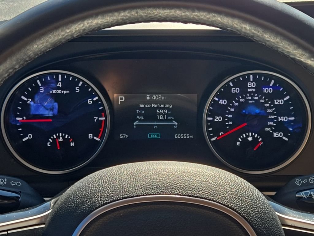 Used 2024 Kia Carnival LX image 5