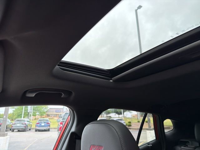 Used 2024 Chevrolet Trax RS w/ Sunroof Package FWD image 16