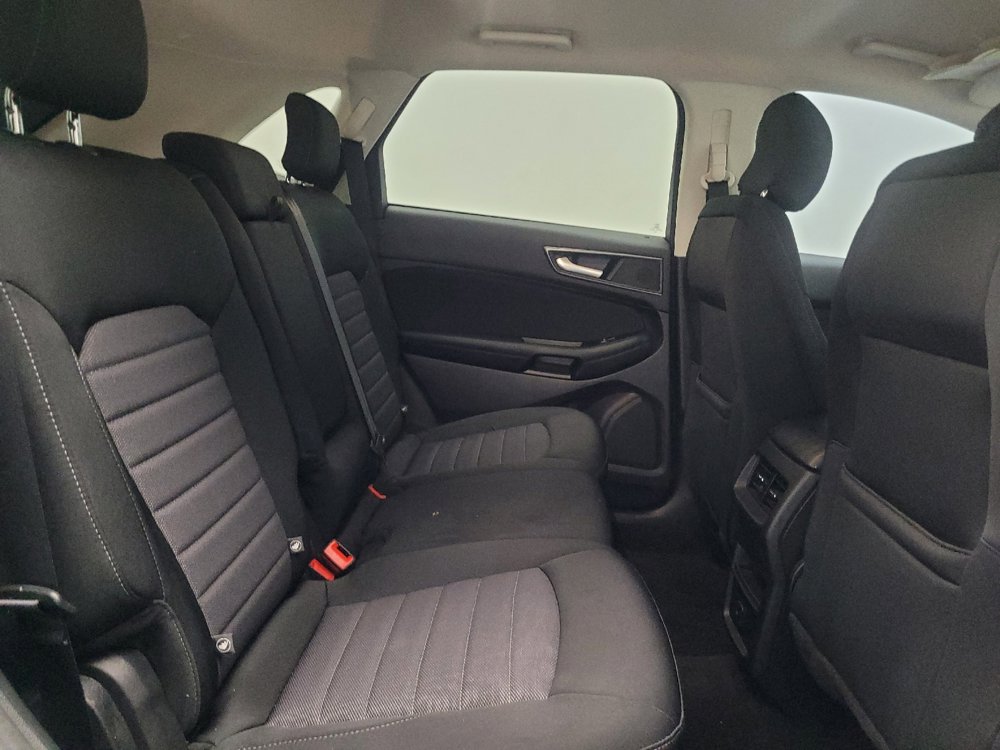 Used 2019 Ford Edge SE image 19