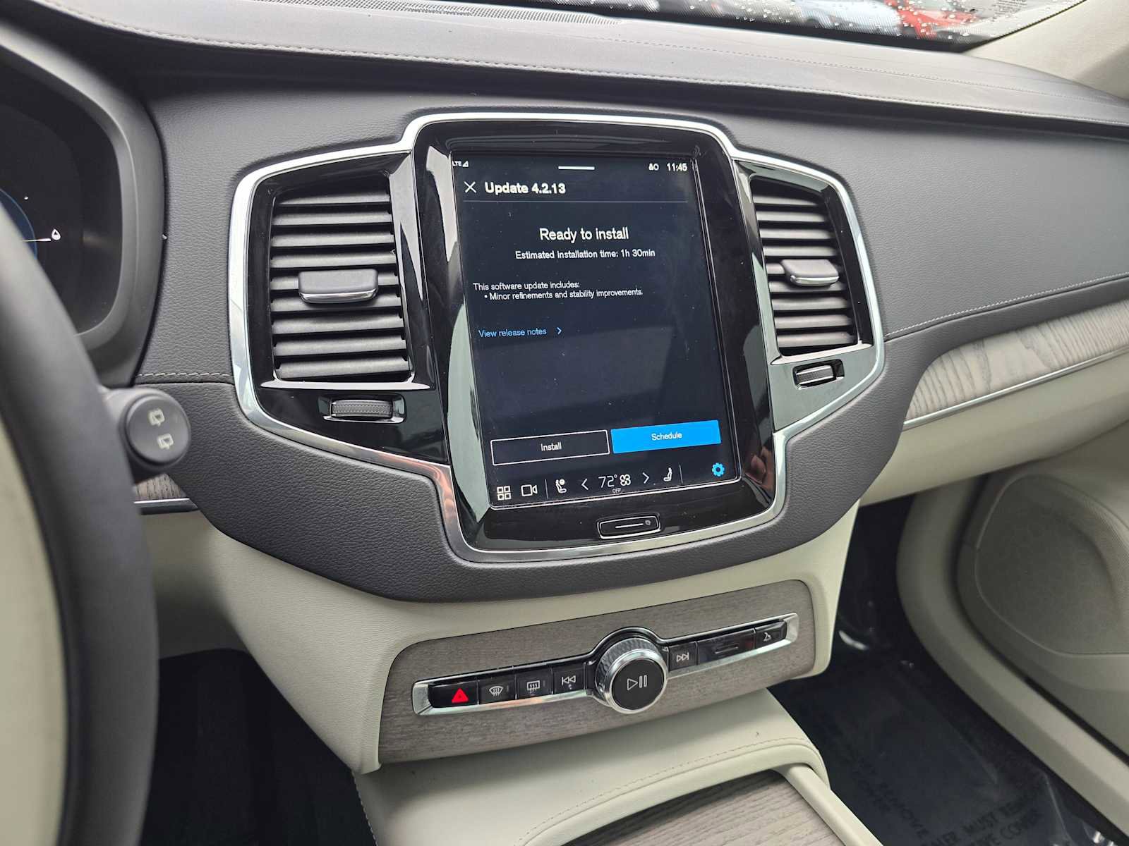 Certified 2023 Volvo XC90 T8 Ultimate w/ Lounge Package image 26