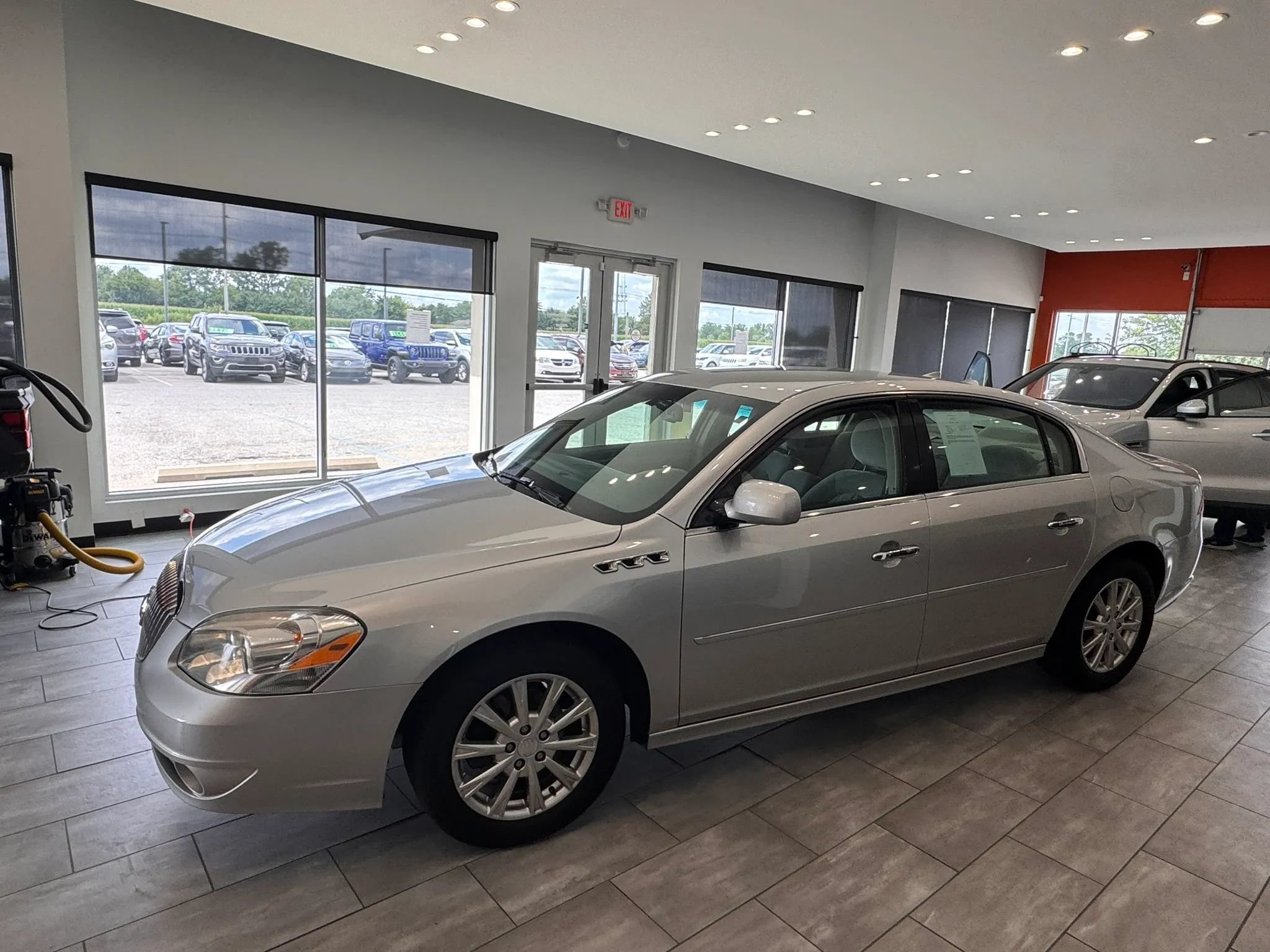 Used 2010 Buick Lucerne CX FWD image 8