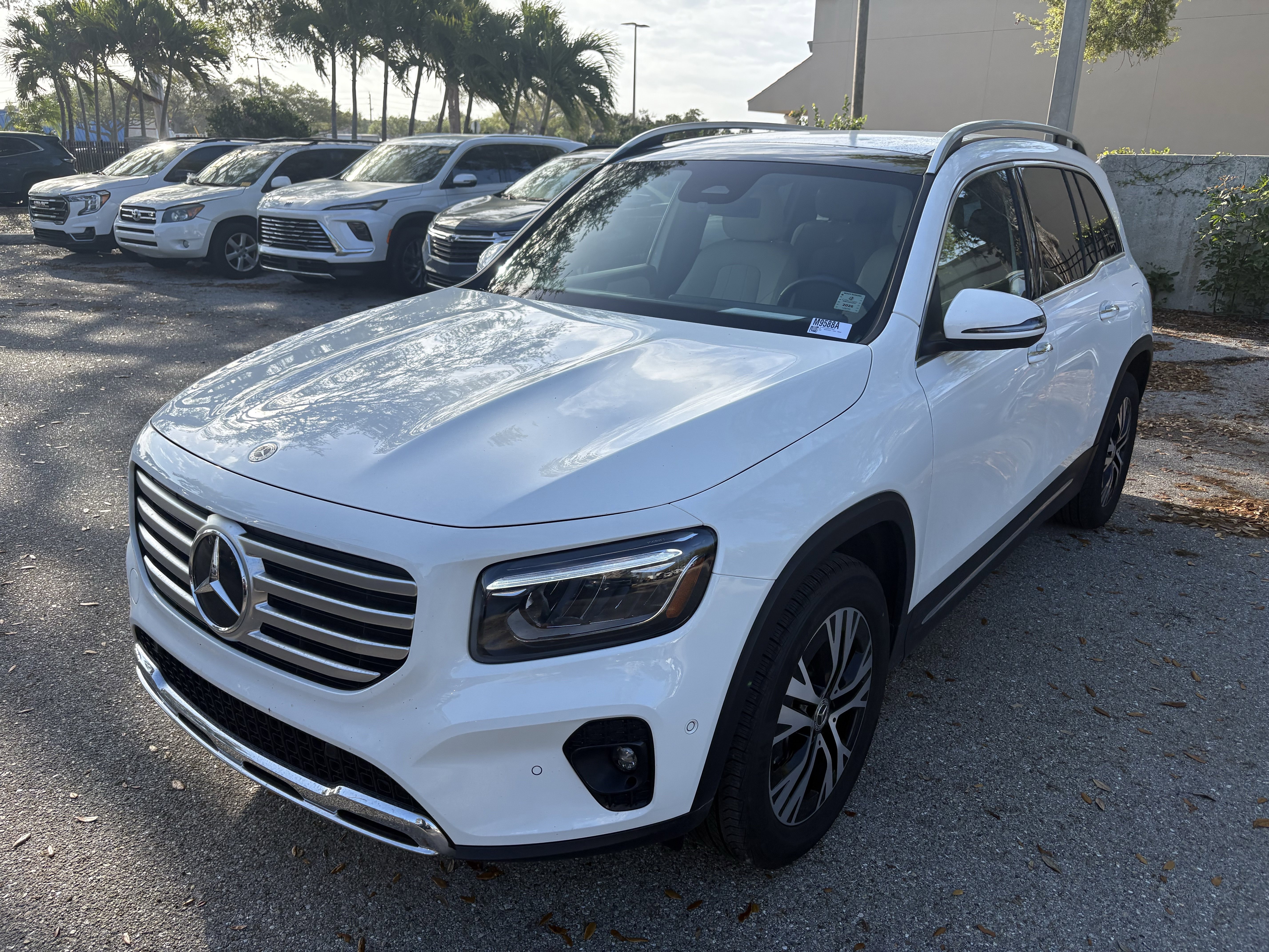 Used 2025 Mercedes-Benz GLB 250 image 3