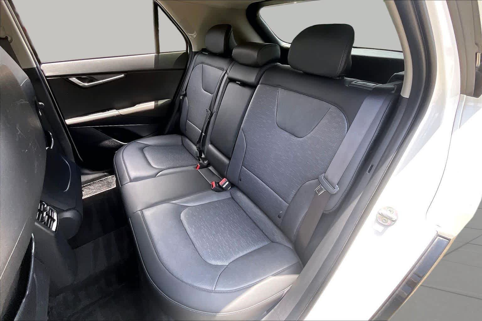 Used 2024 Kia Niro EX FWD image 19
