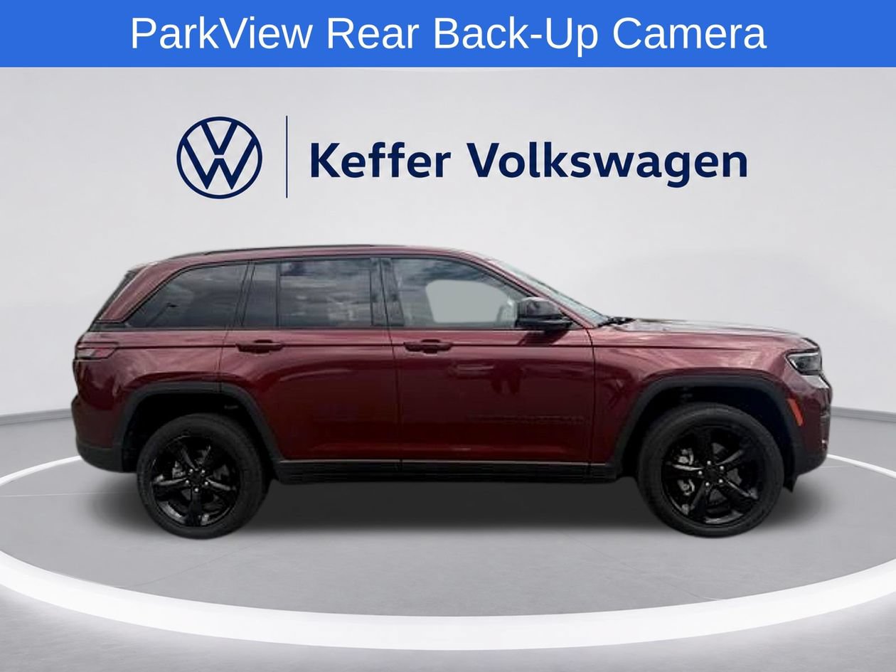 Used 2023 Jeep Grand Cherokee Altitude AWD/4WD image 6