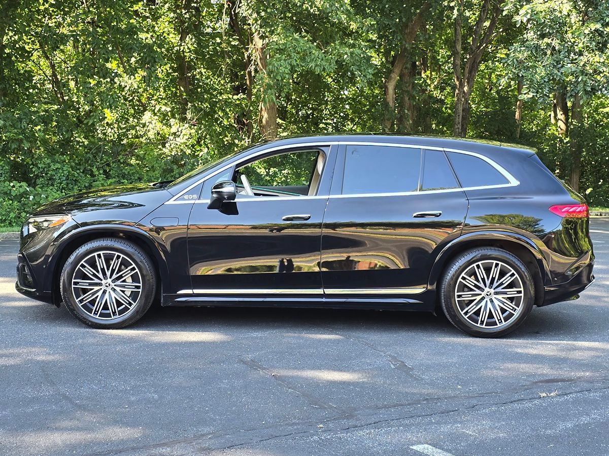 Used 2023 Mercedes-Benz EQS 580 4MATIC SUV image 3