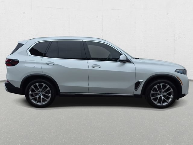Used 2025 BMW X5 xDrive40i w/ Parking Assistance Package AWD/4WD image 4