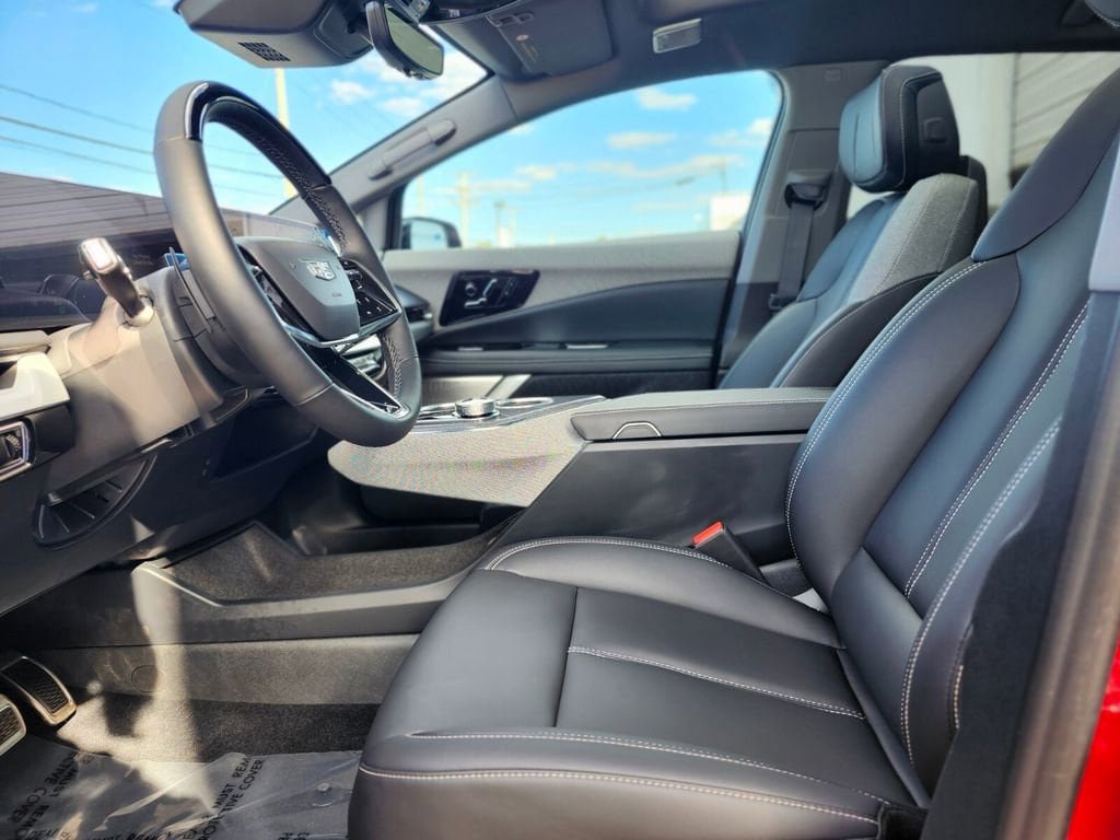 New 2026 Cadillac Optiq Sport 1 w/ LPO, Floor Liner Package AWD/4WD image 16