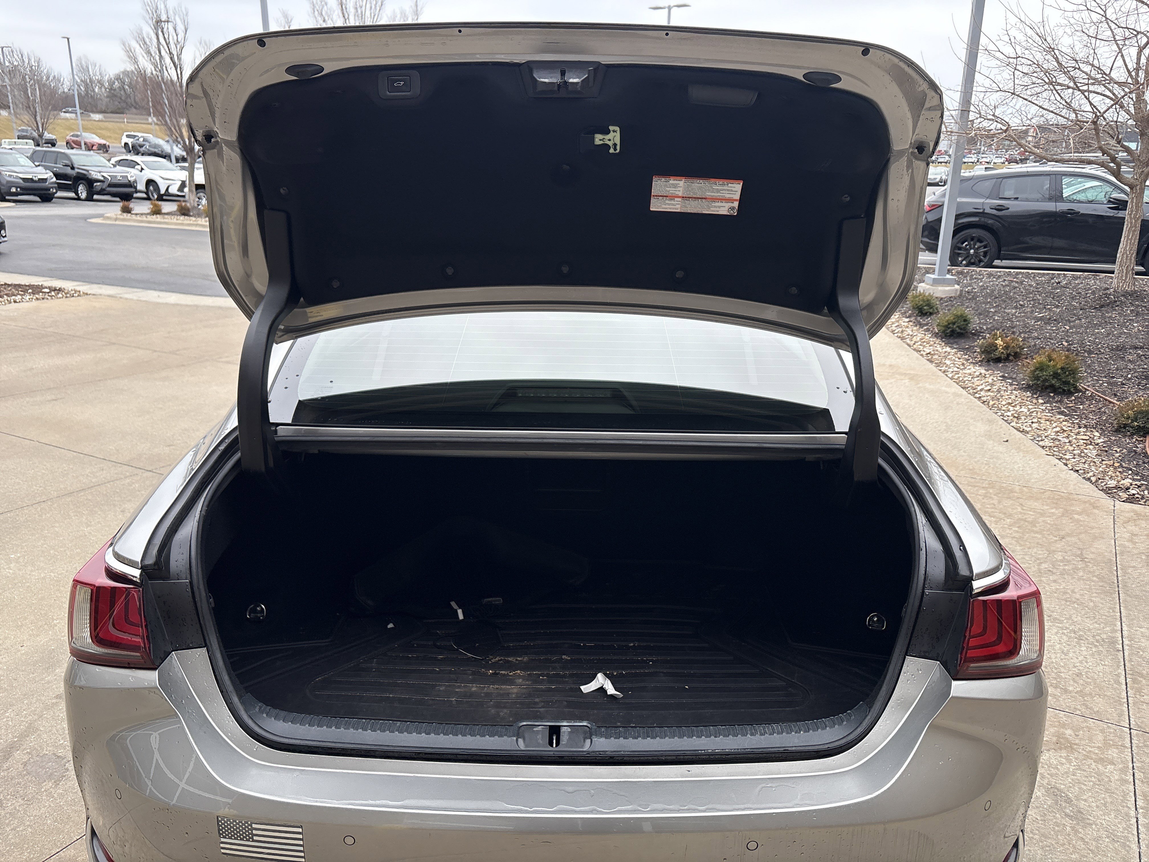 Used 2019 Lexus ES 300h w/ Accessory Package image 32