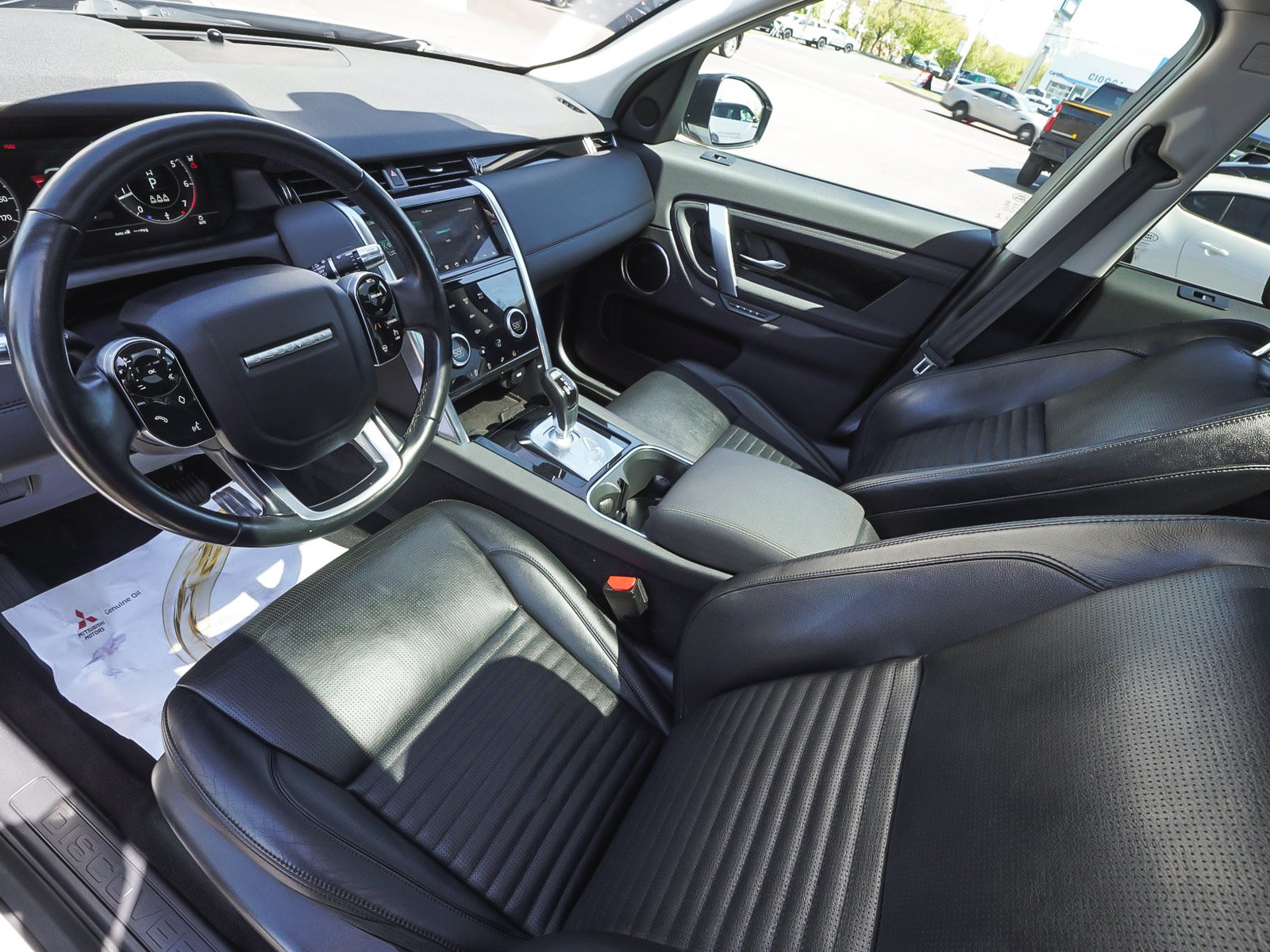 Used 2020 Land Rover Discovery Sport SE AWD/4WD image 13