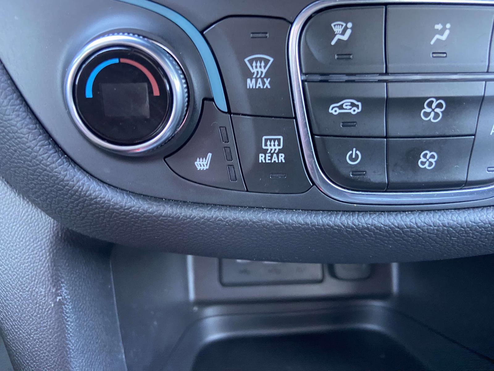 Used 2020 Chevrolet Equinox LT w/ Driver Convenience Package image 14