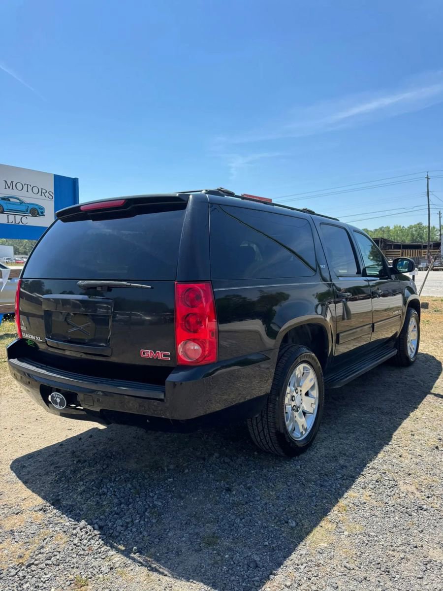 Used 2011 GMC Yukon XL SLT w/ SLT-2 Equipment Package AWD/4WD image 9