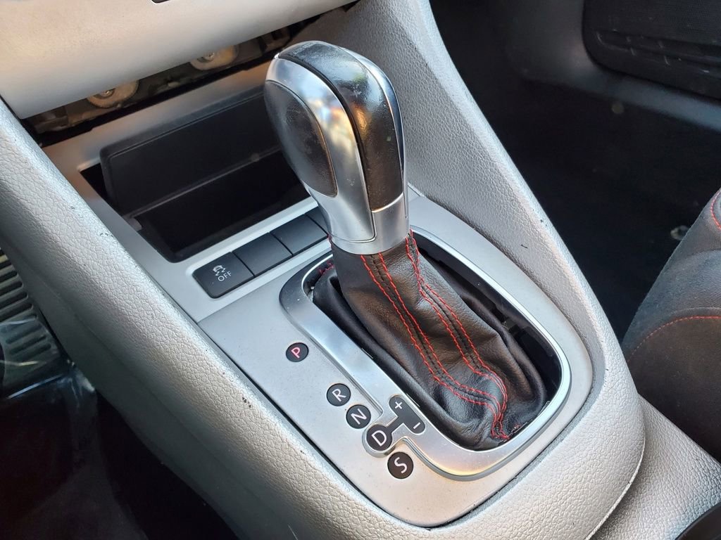 Used 2012 Volkswagen Golf 2-Door image 24