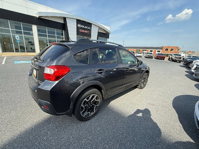 Used 2017 Subaru Crosstrek 2.0i Premium image 3