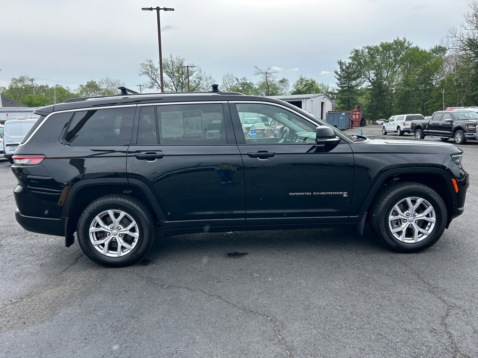 Used 2022 Jeep Grand Cherokee L Limited AWD/4WD image 16