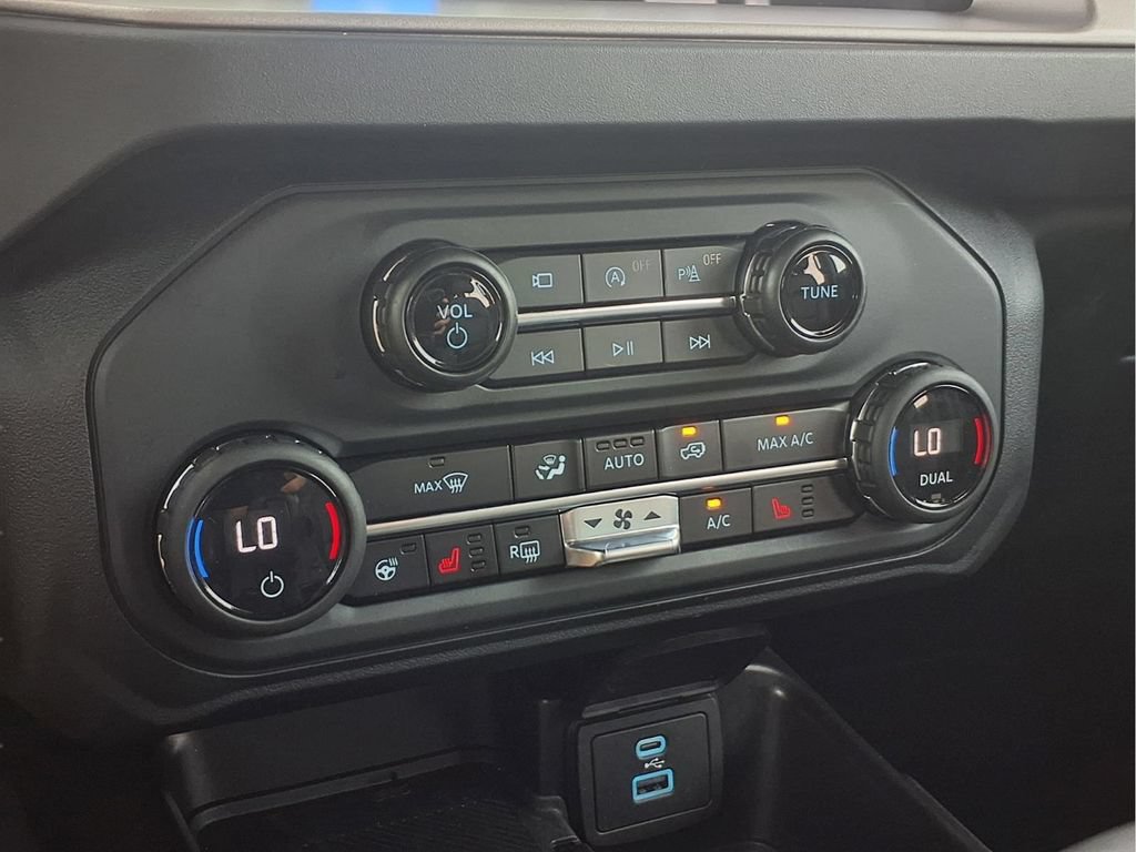 Used 2025 Ford Bronco Outer Banks AWD/4WD image 8
