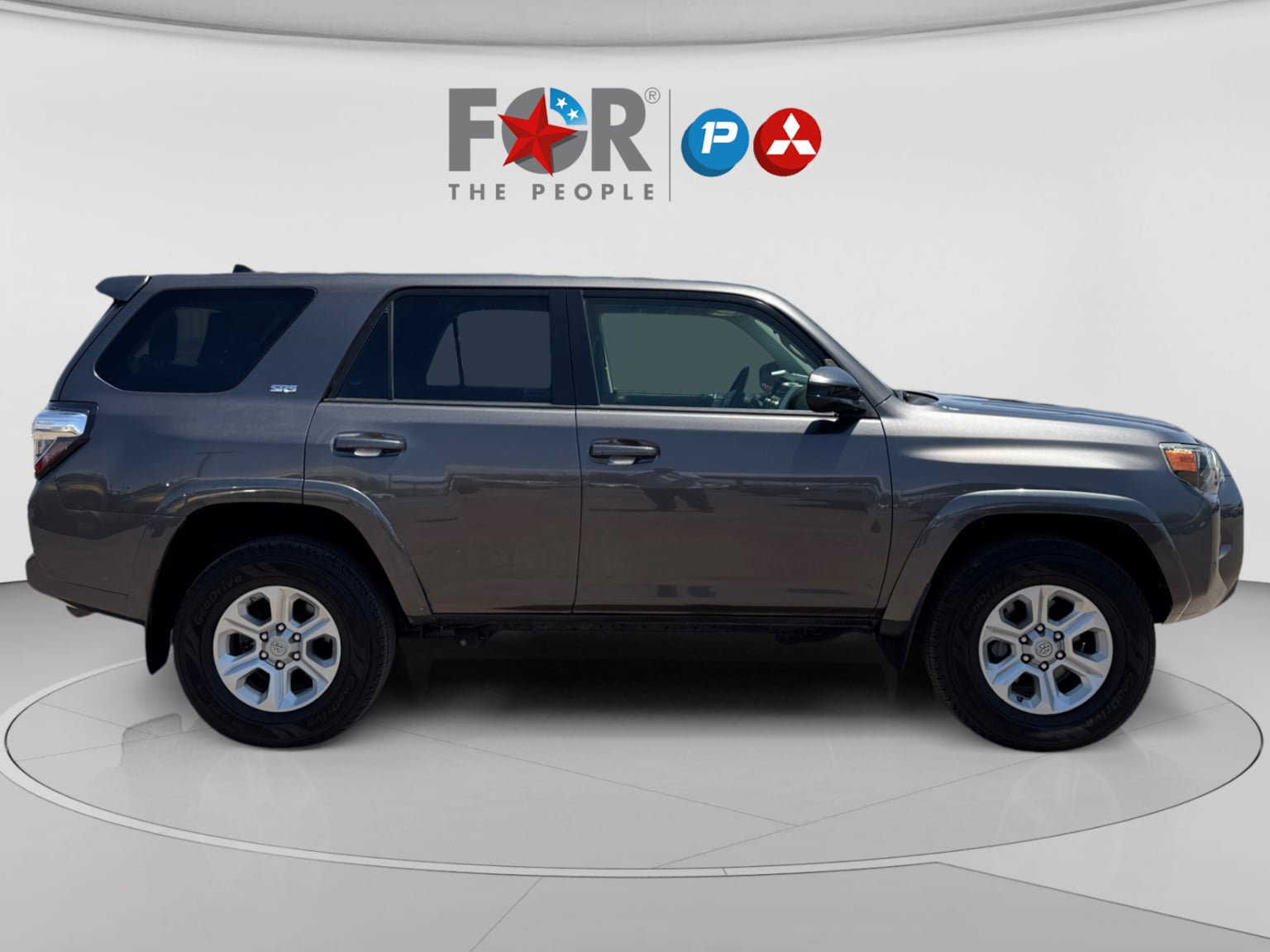 Used 2017 Toyota 4Runner SR5 AWD/4WD image 6