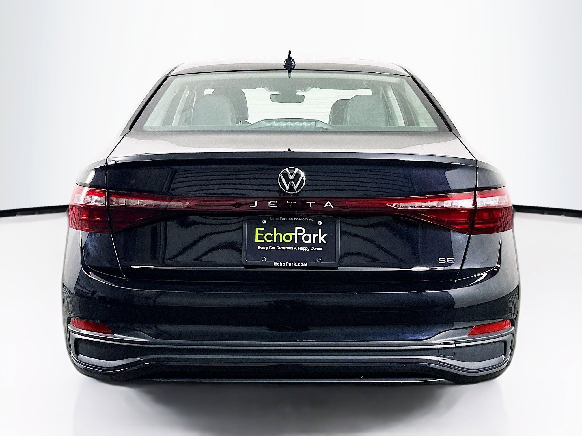 Used 2025 Volkswagen Jetta SE FWD image 7