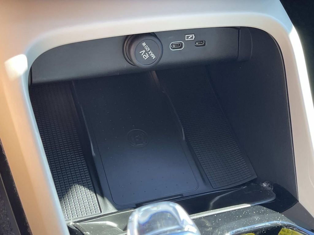 New 2026 Volvo XC40 B5 Plus w/ Protection Package Premier image 29