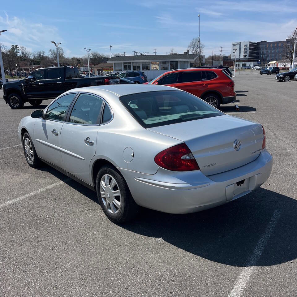 Used 2005 Buick LaCrosse CX w/ Silver Convenience Package FWD image 3