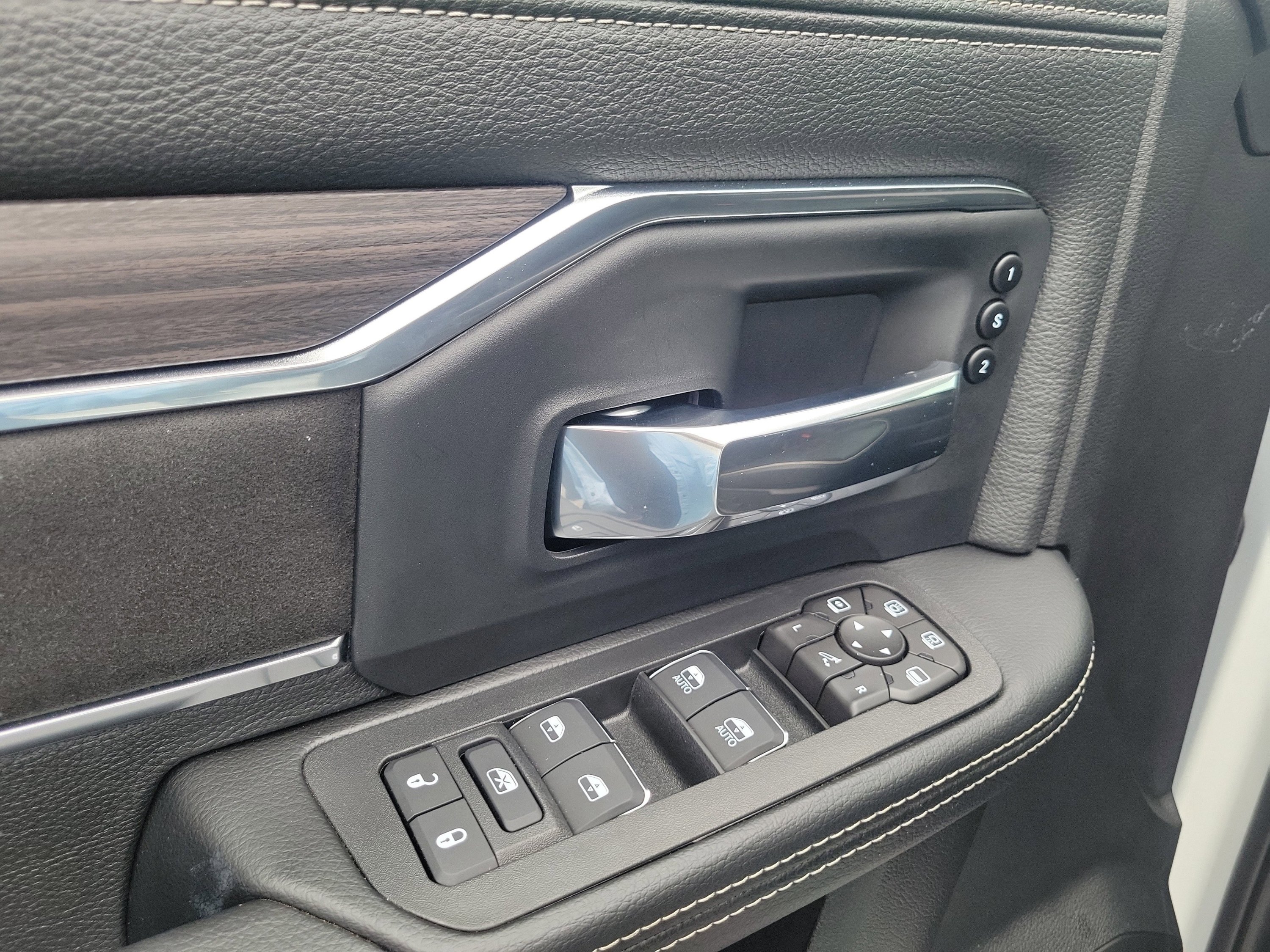 New 2026 RAM 2500 Laramie AWD/4WD image 25