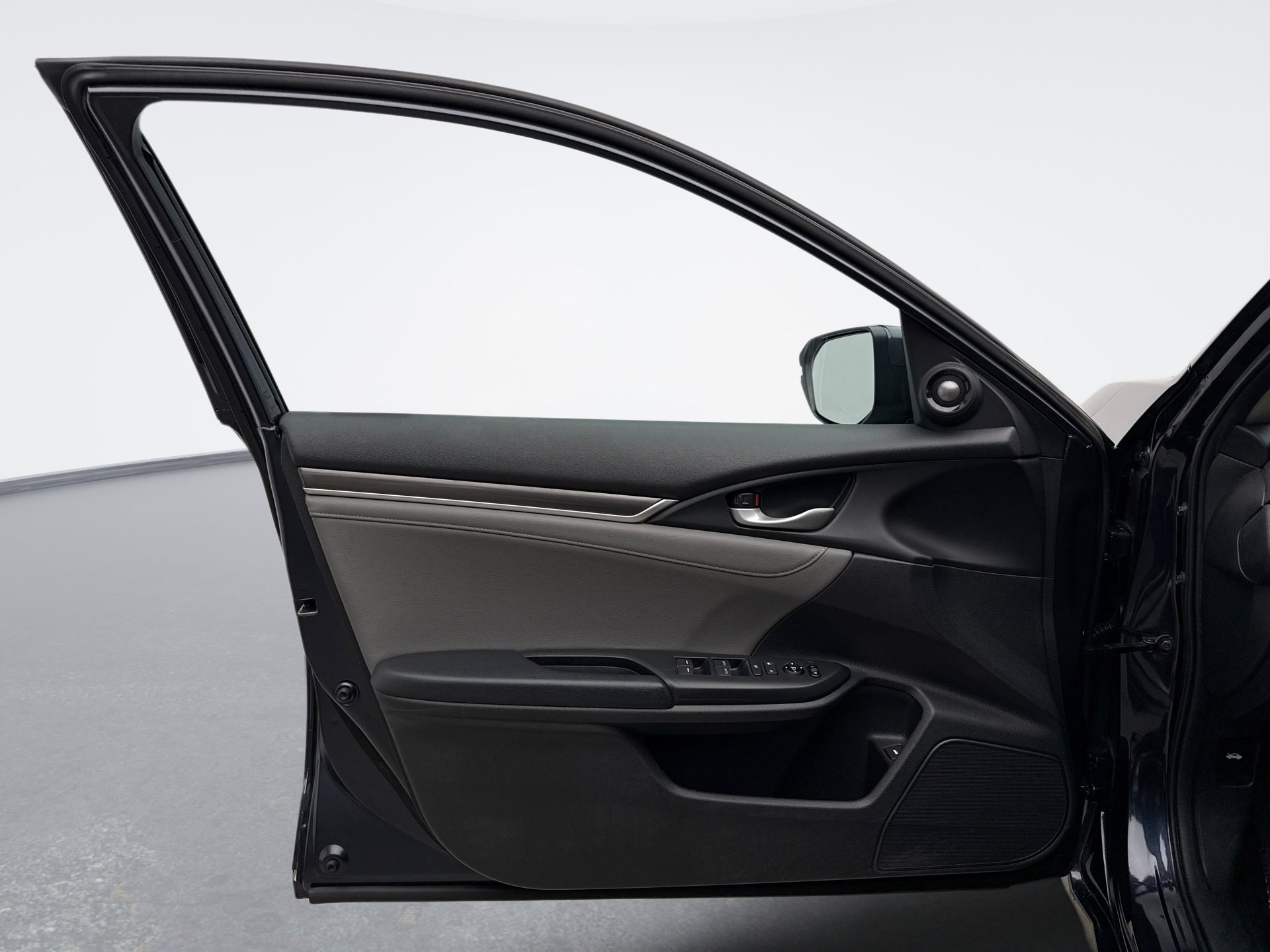 Used 2019 Honda Civic Touring image 9