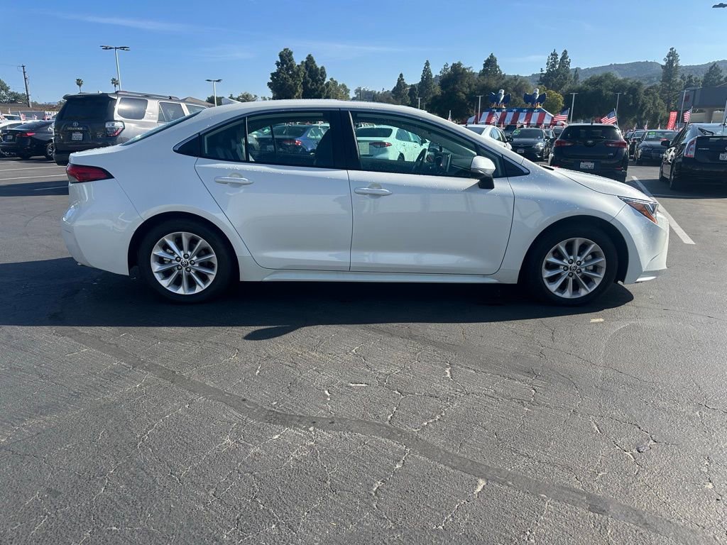 Used 2021 Toyota Corolla XLE w/ Carpet Mat Package (TMS) image 4