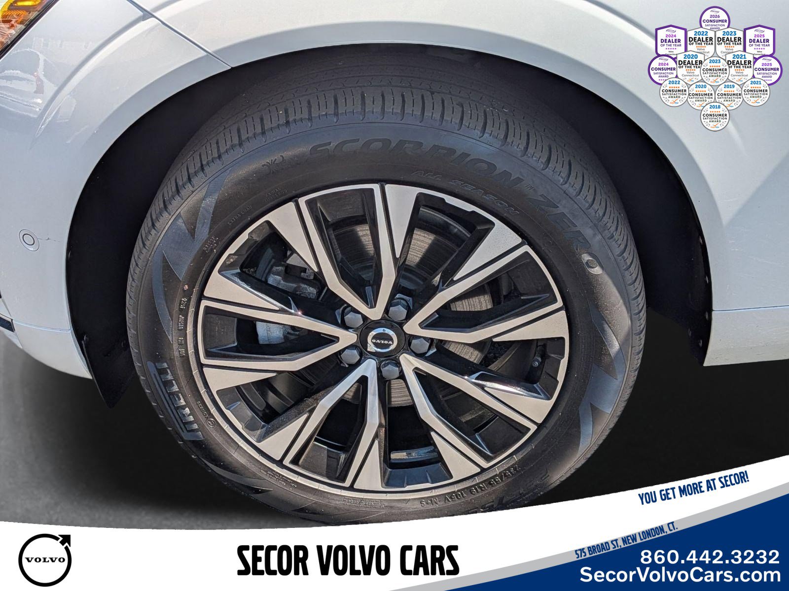 Used 2023 Volvo XC60 B5 Plus AWD/4WD image 29