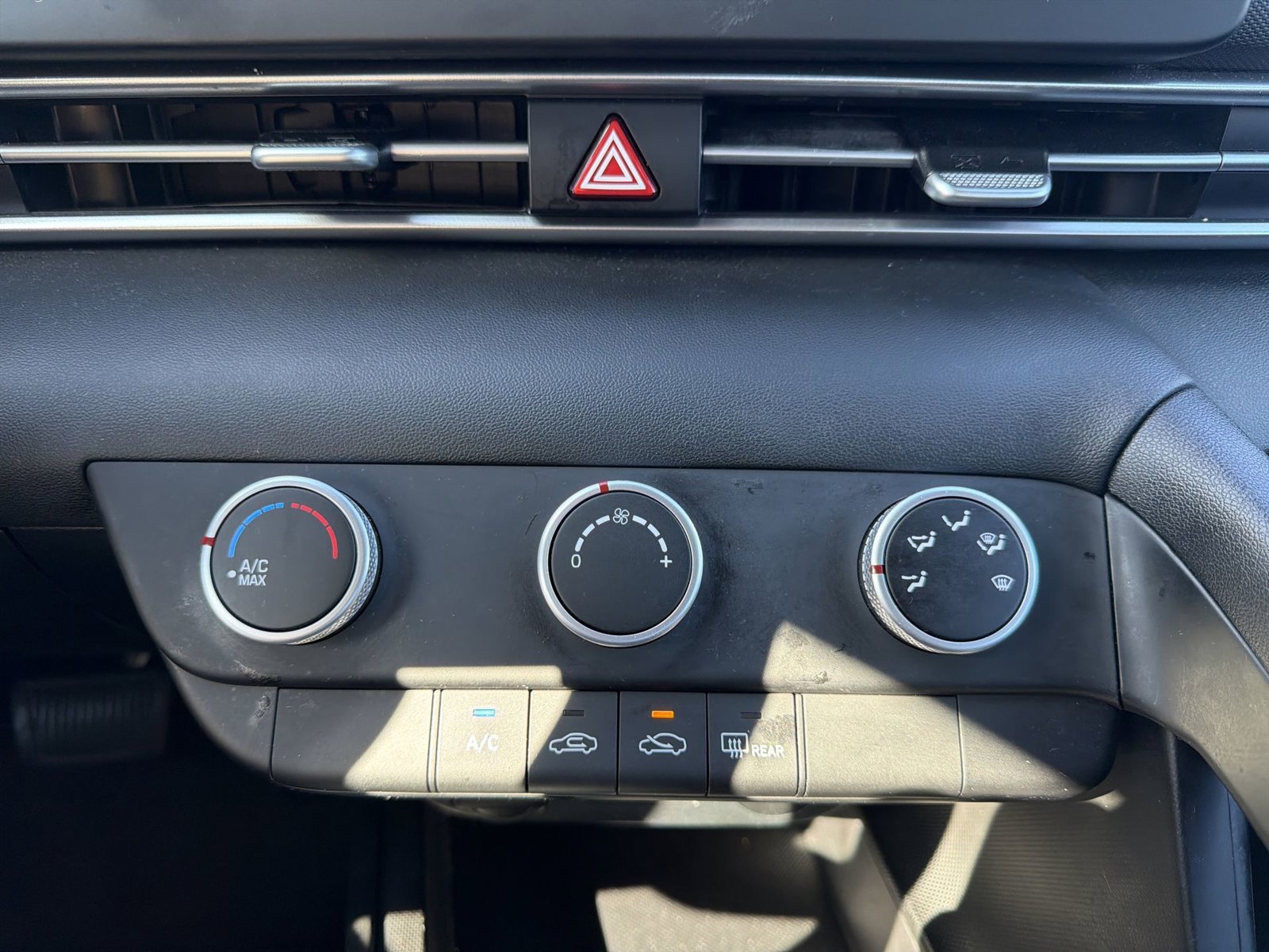 Certified 2024 Hyundai Elantra SE FWD image 21