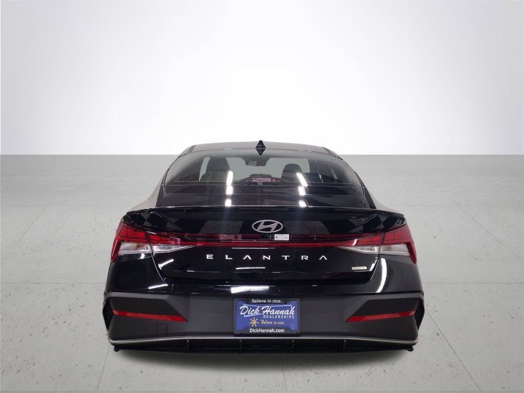 New 2025 Hyundai Elantra SEL image 11