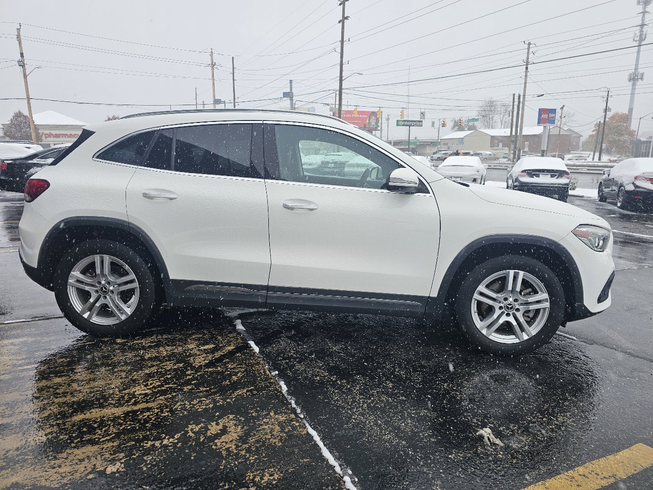 Used 2021 Mercedes-Benz GLA 250 4MATIC w/ Premium Package image 4