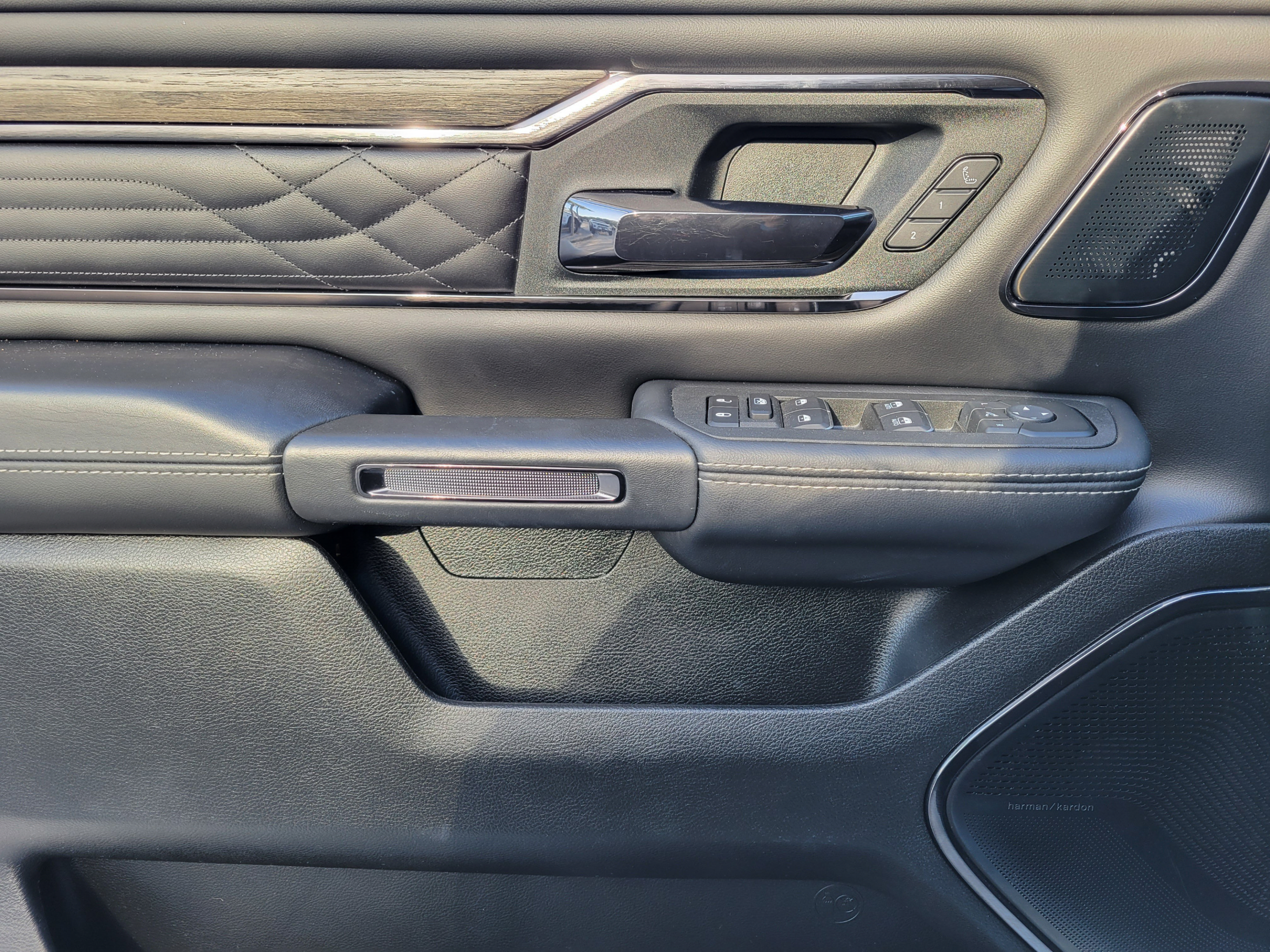 Used 2025 RAM 1500 Limited AWD/4WD image 12