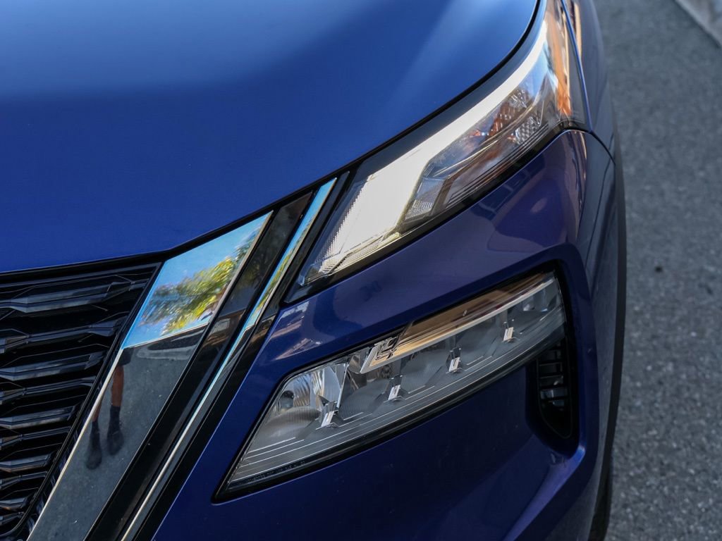 Used 2023 Nissan Rogue SV image 10