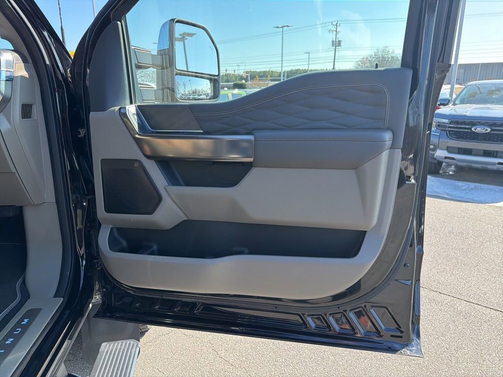 Certified 2025 Ford F450 Platinum w/ Platinum Plus Package image 23