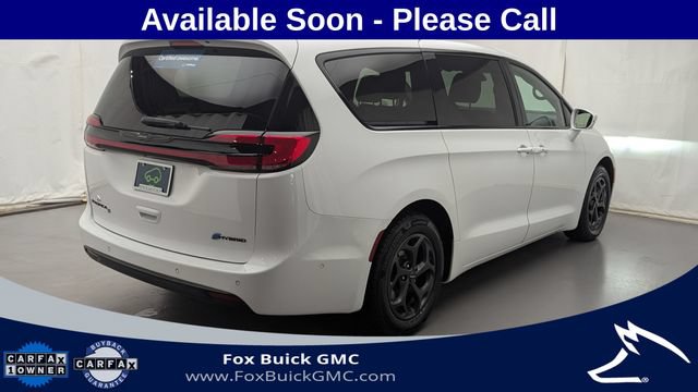 Used 2022 Chrysler Pacifica Limited w/ Uconnect Theater Family Group FWD image 5