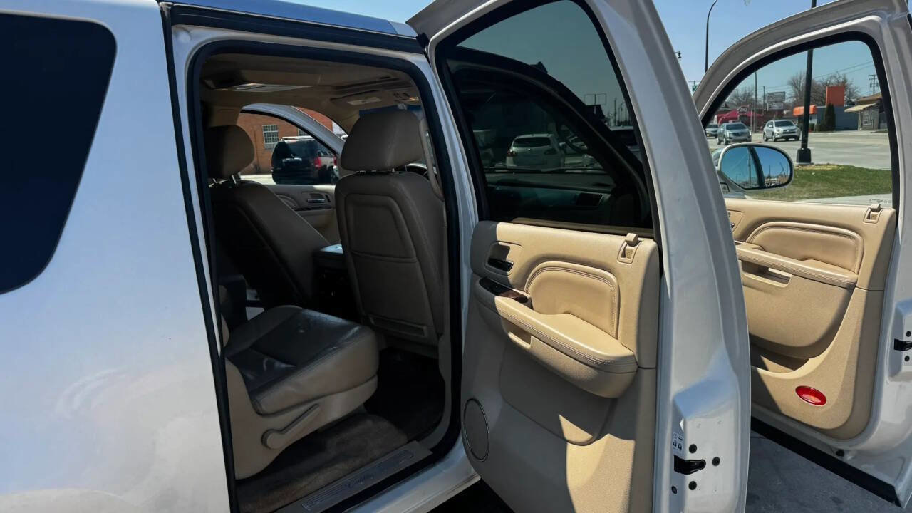 Used 2011 Cadillac Escalade ESV Luxury AWD/4WD image 16