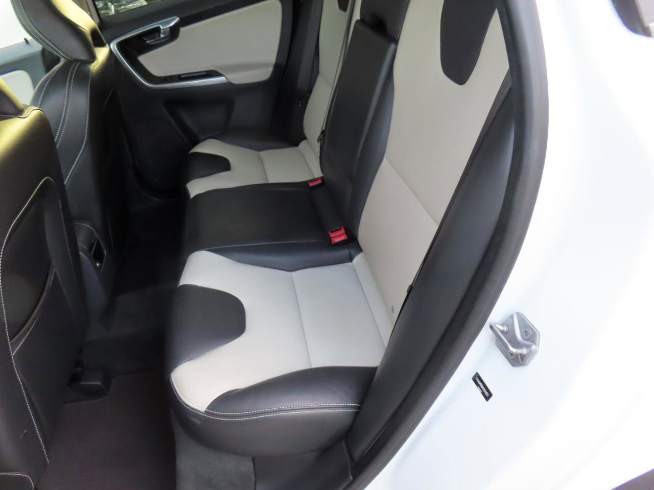 Used 2017 Volvo XC60 T5 Dynamic w/ Preferred Option Package image 8