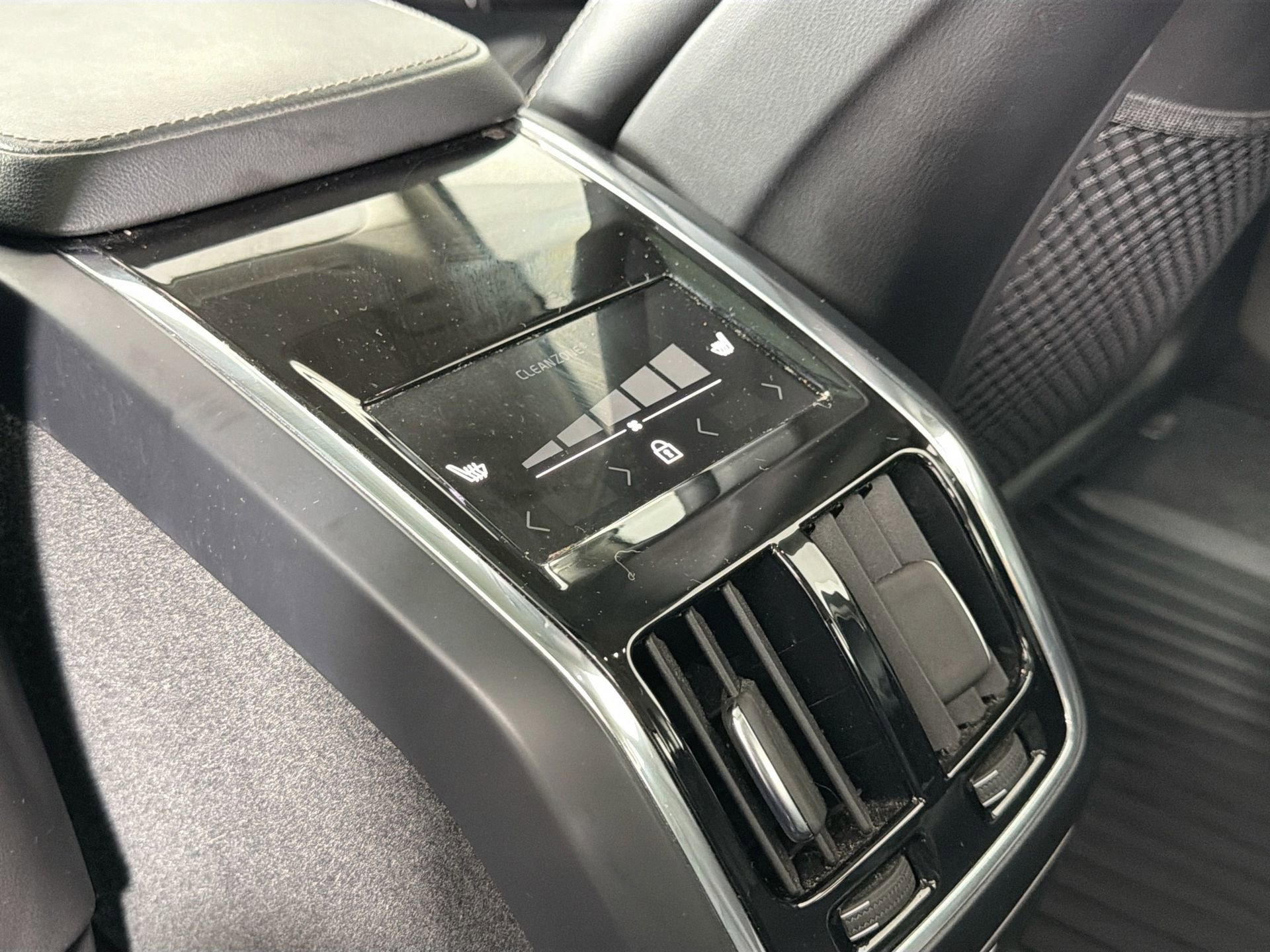 Used 2023 Volvo S90 B6 Ultimate w/ Protection Package Premier image 27