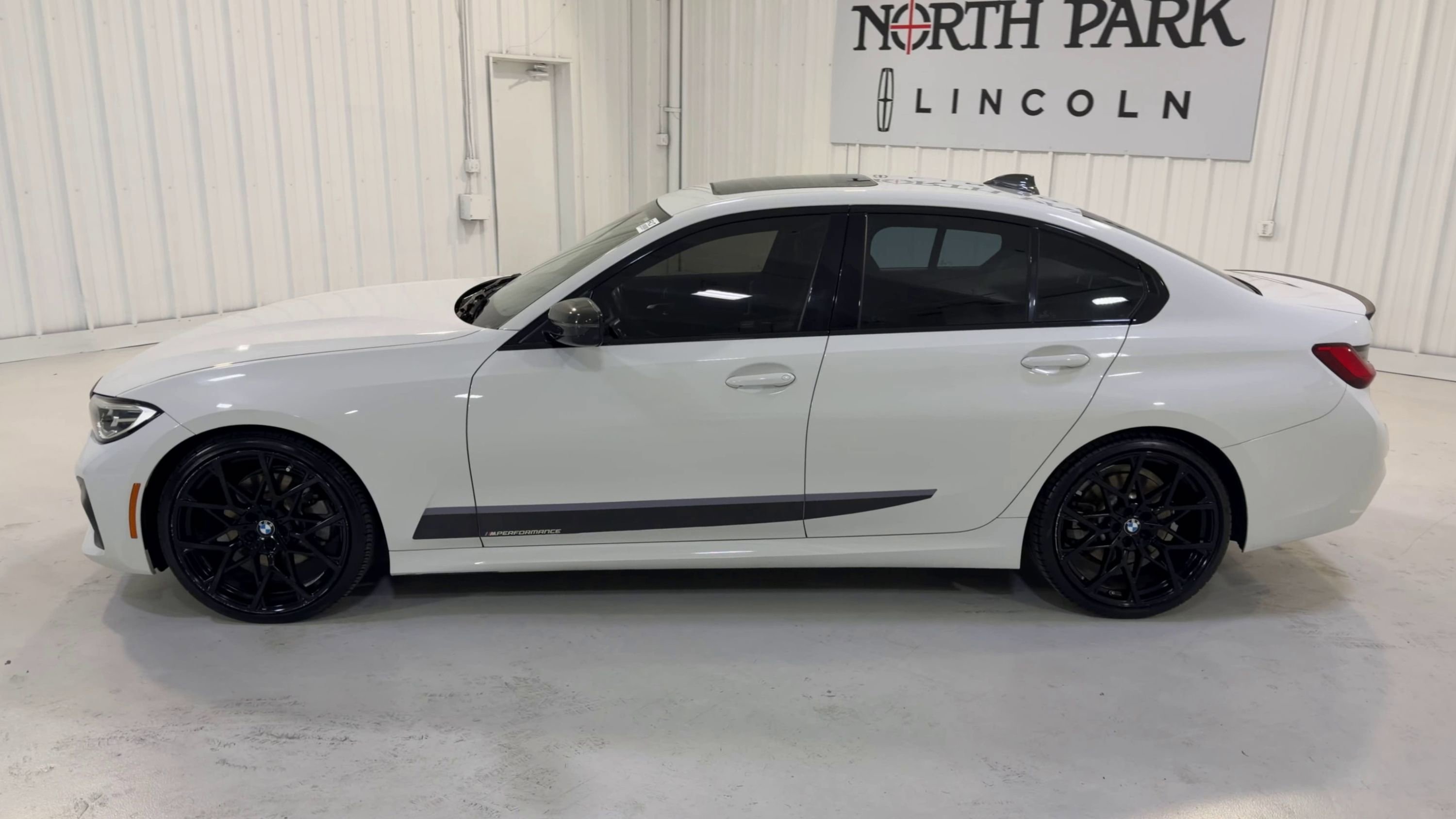 Used 2020 BMW 330i Sedan w/ M Sport Package RWD image 6