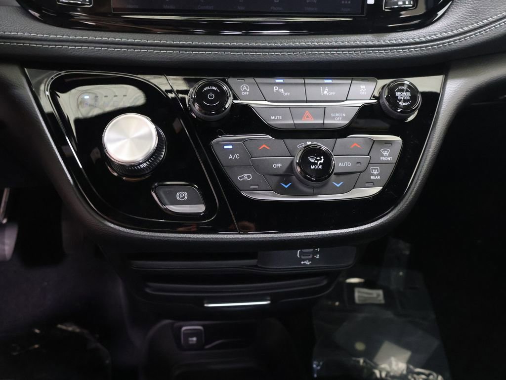 New 2027 Chrysler Pacifica Select AWD/4WD image 22